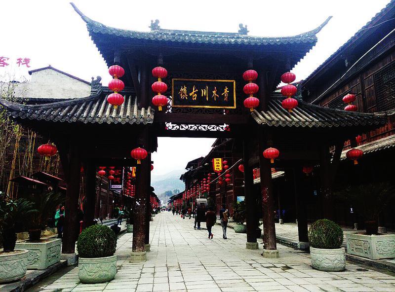 在沈阳吃有 300 家连锁的泥炉烤肉旗舰店，你们觉得排一个小时队值吗？